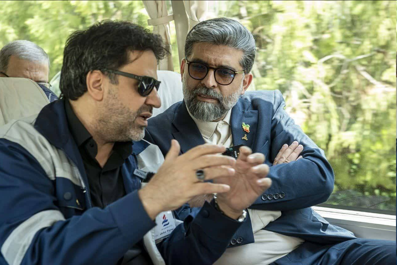 بازدید هیئت عالیرتبه وزارت صمت از پتروشیمی تبریز؛ تأکید معاون وزیر بر رفع فوری موانع تولید