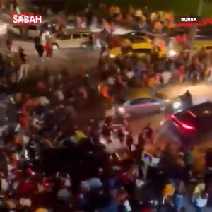 لحظه زیرگرفتن وحشیانه هواداران فوتبال در خیابان+ فیلم