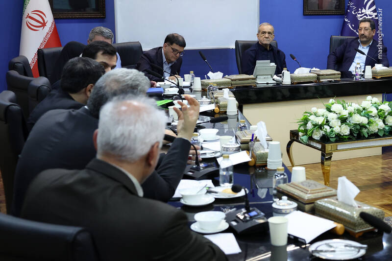 عکس/ حضور پزشکیان در نشست بررسی مشارکت اصناف در تنظیم بازار