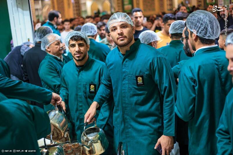 عکس/ حضور اعضای تیم ملی کشتی آزاد در چایخانه امام رضا