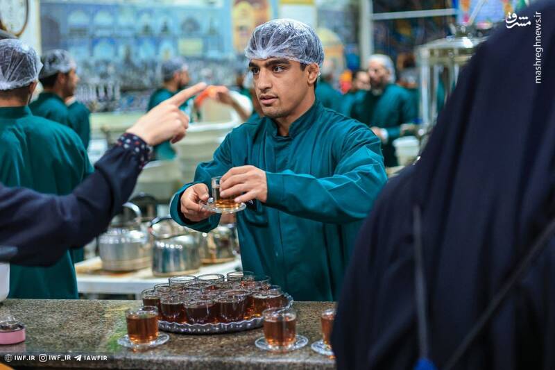 عکس/ حضور اعضای تیم ملی کشتی آزاد در چایخانه امام رضا