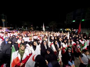 عکس/ حضور امدادگران و داوطلبان هلال‌احمر در میدان کمال‌الملک