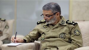 عکس/ دست نوشته سپهبد موسوی یک ساعت پیش از شهادت