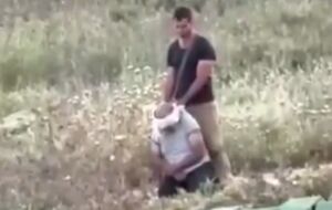 فیلم/ بازداشت وحشیانه یک سالمند فلسطینی توسط صهیونیست‌ها