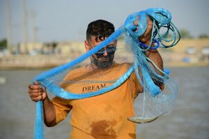 عکس/ صید ماهی صبور در سد سلولی صنگور