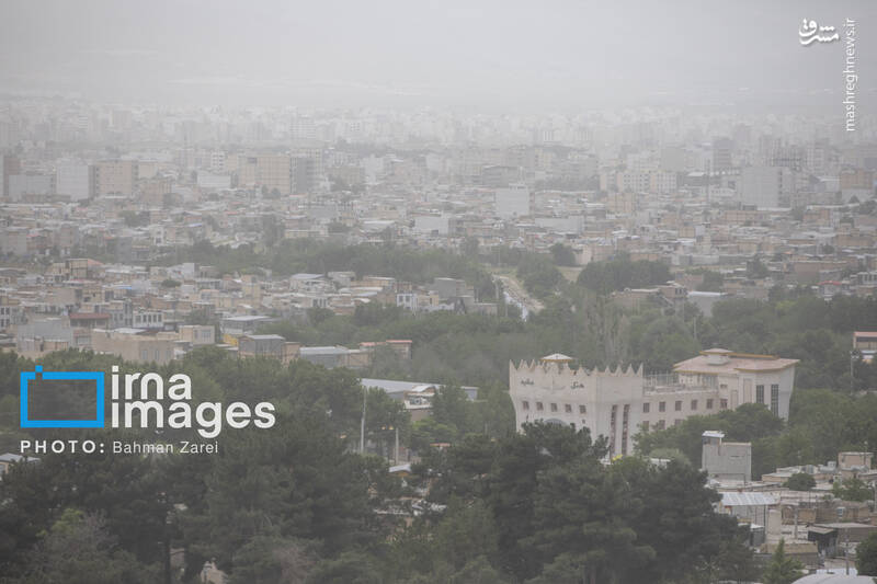 عکس/ ریزگردها و باد شدید در کرمانشاه
