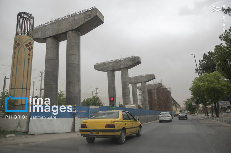 عکس/ ریزگردها و باد شدید در کرمانشاه