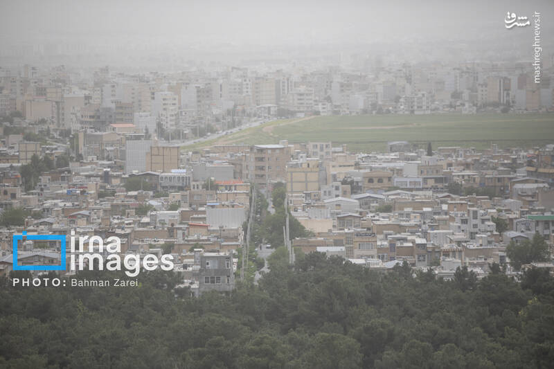عکس/ ریزگردها و باد شدید در کرمانشاه