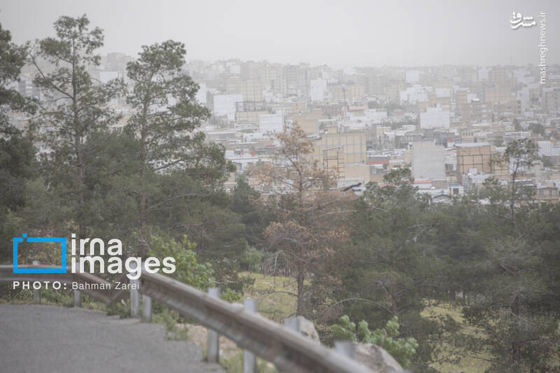 عکس/ ریزگردها و باد شدید در کرمانشاه
