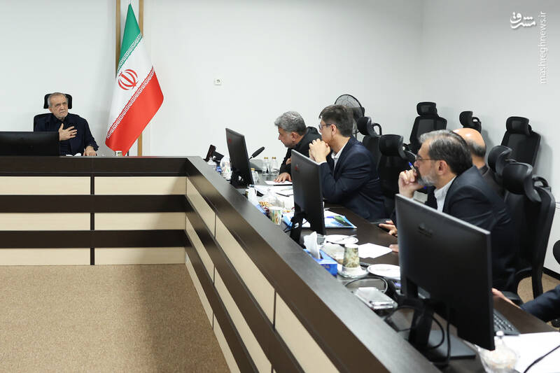 عکس/ حضور میدانی پزشکیان در دو وزارتخانه