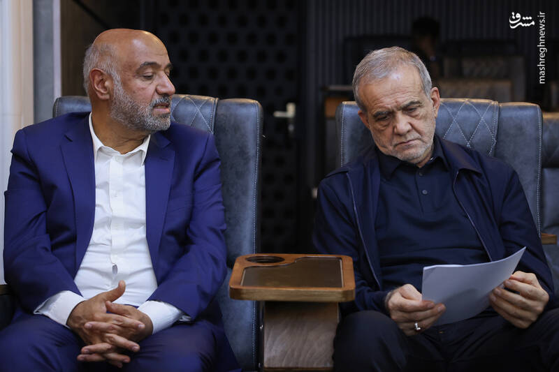 عکس/ حضور میدانی پزشکیان در دو وزارتخانه