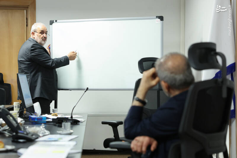 عکس/ حضور میدانی پزشکیان در دو وزارتخانه