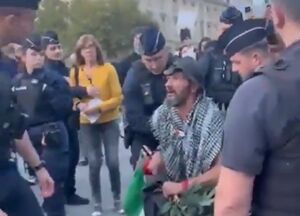 فیلم/ بازداشت وحشیانه مرد معلول حامی فلسطین در پاریس