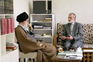 عکس/ شهید سید کمال خرازی در محضر رهبر شهید انقلاب