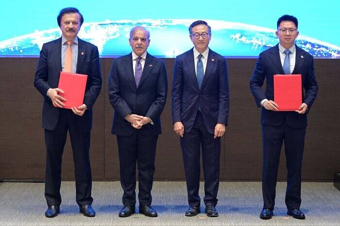 پاکستان و چین تفاهم نامههای همکاری به ارزش هفت میلیارد دلار امضا کردند