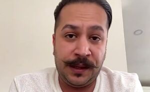 بلاگر سلطنت‌طلب، طرفداران علی کریمی را گوساله خواند!