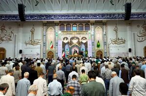 فیلم/ اقامه نماز عید قربان در حرم کریمه اهل بیت(ع)