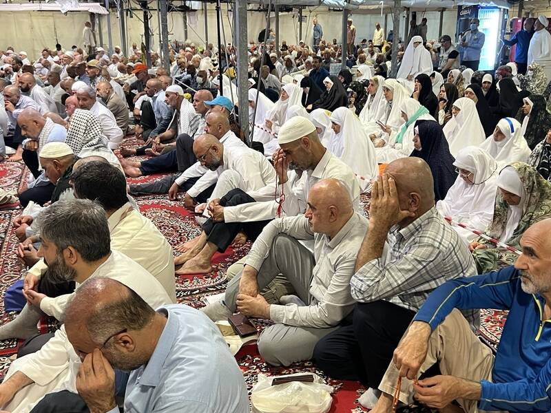 یادواره شهدای مکه ومنا و قائد شهید درسرزمین منا +عکس