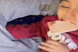 تصویری تکان دهنده از دختربچه فلسطینی در غزه