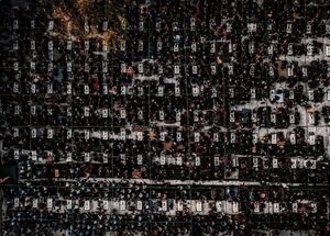 تصویر هوایی از مراسم روز عرفه در گلزار شهدای مدرسه شجره طیبه میناب