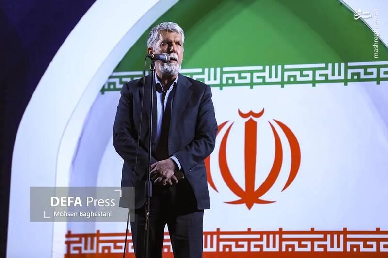 عکس/ رونمایی از شناور تندرو ۲۷ رجب در میدان انقلاب