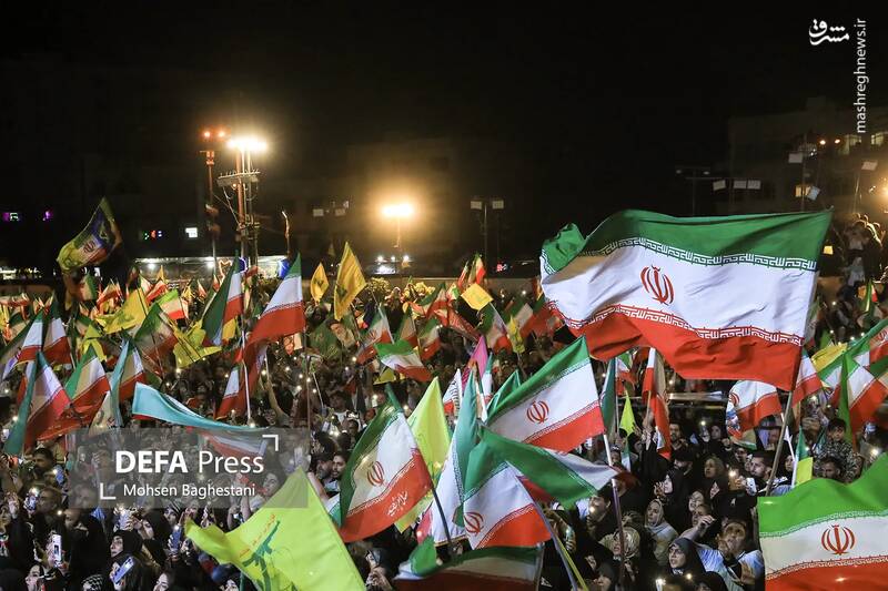 عکس/ رونمایی از شناور تندرو ۲۷ رجب در میدان انقلاب