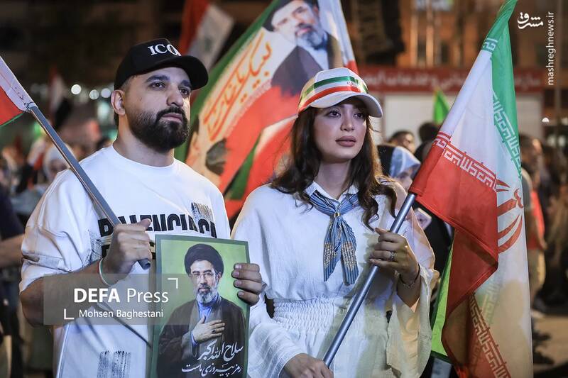عکس/ رونمایی از شناور تندرو ۲۷ رجب در میدان انقلاب