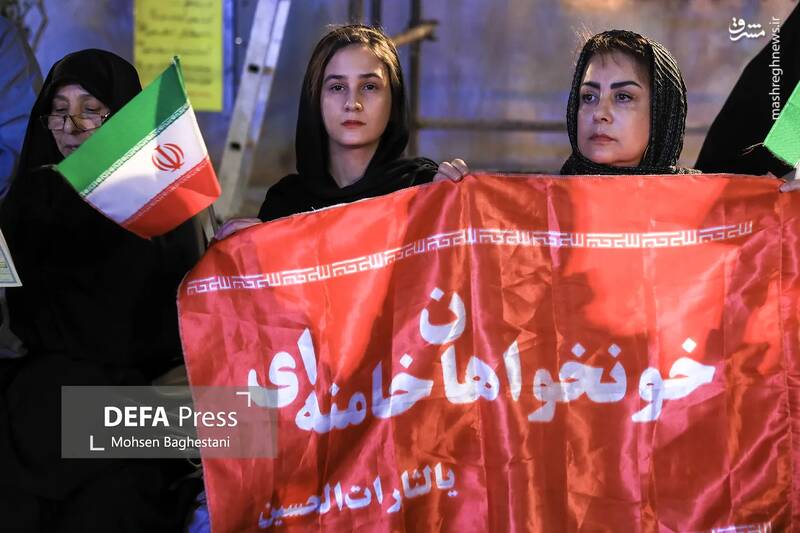 عکس/ رونمایی از شناور تندرو ۲۷ رجب در میدان انقلاب