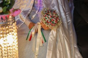 عکس/ دسته‌گل عروس به رنگ غیرت ایرانی