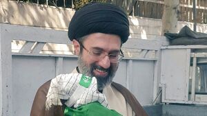 تصویر کمتر دیده شده از رهبر انقلاب آیت‌الله سید مجتبی خامنه‌ای