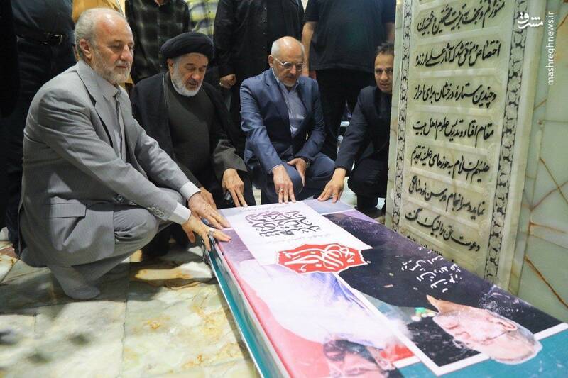 حضور بر سر مزار شهید لاریجانی