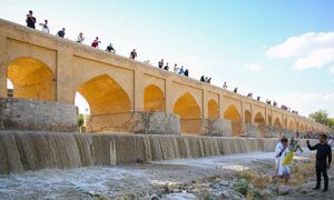 عکس/ جاری شدن موقتی آب در زاینده‌رود اصفهان