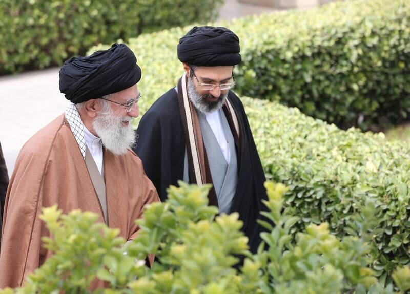 آقا،خامنه،نامه،امت،فقيه،قلبي،معلوم،امام،ثاني،مجتبي،افق،دشمن، ...
