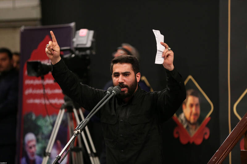فیلم/ مداحی حسین طاهری در حرم امام خمینی(ره)