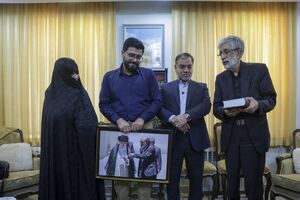 عکس/ دیدار حدادعادل با خانواده شهیدان "خاجی و صاحبدل"