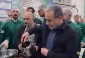 فیلم/ حضور عراقچی در چایخانه حرم امام رضا(ع)