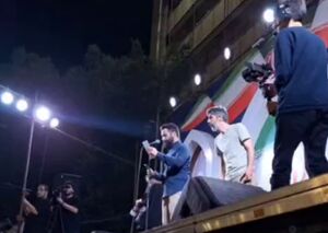 فیلم/ میدان انقلاب تهران در لحظه اعلام خبر حمله موشکی ایران