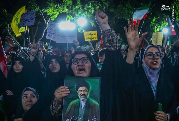 عکس/ اجتماعات شبانه در تهران ۱۰۰ روزه شد