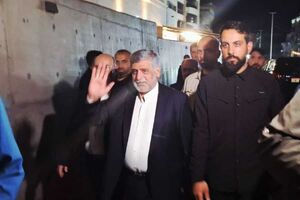 عکس/ تجمع مردمی مقابل سفارت ایران در بیروت