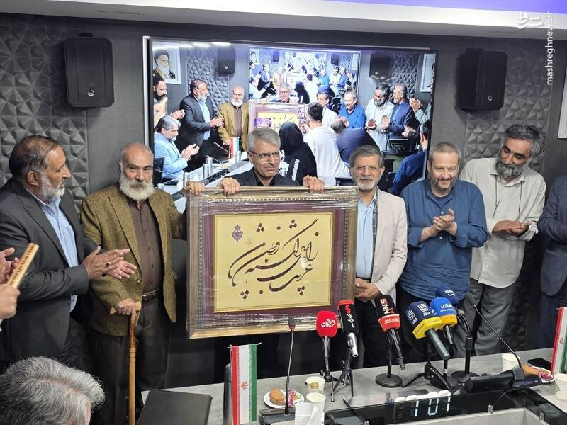 عکس/ نشان "پارسی جان" به بقایی رسید