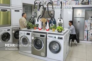 لوازم خانگی لوکس شد؛ مشتریان بیشتر تماشاچی‌اند تا خریدار