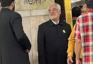 عکس/ نمایش لباس خادمی شهید طهرانچی در سالگرد شهادتش