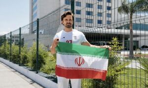 اهتزاز پرچم ایران توسط سلبریتی آمریکایی