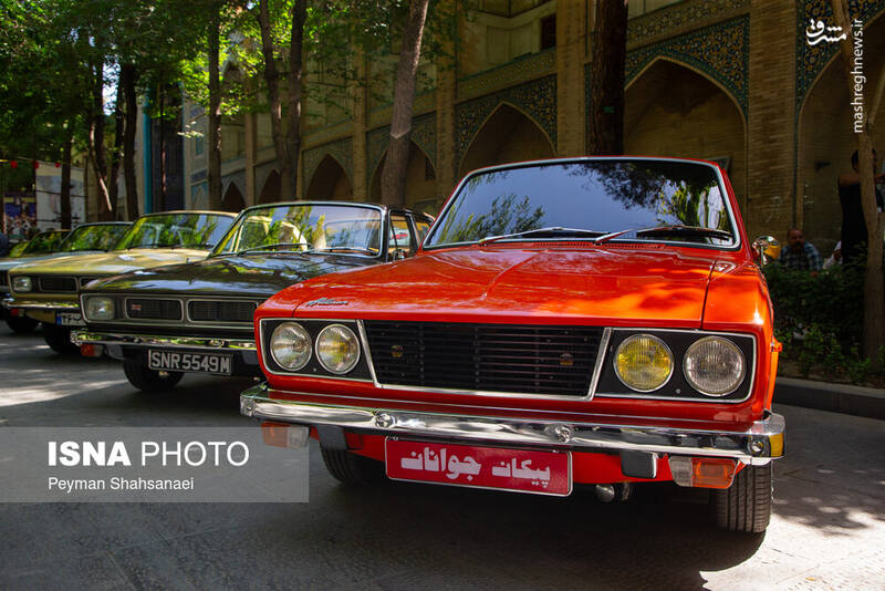 عکس/ گردهمایی خودروهای کلاسیک، آفرود و کمپر در اصفهان