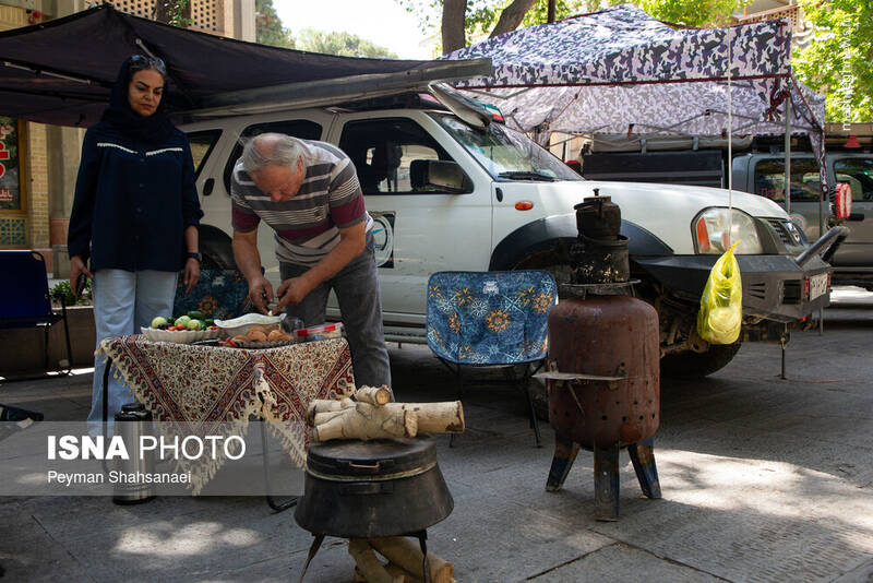 عکس/ گردهمایی خودروهای کلاسیک، آفرود و کمپر در اصفهان