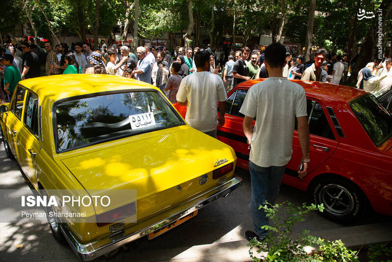 عکس/ گردهمایی خودروهای کلاسیک، آفرود و کمپر در اصفهان