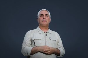 فیلم/ اشک‌های ابراهیم حاتمی‌کیا پس از شهادت «حاج یونس»
