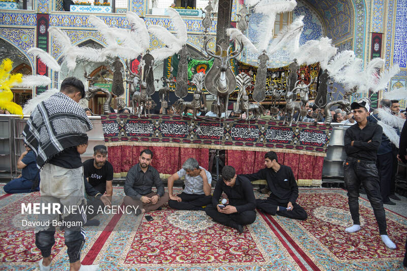 آئین سیاهپوشان حرم مطهر امام رضا (ع)