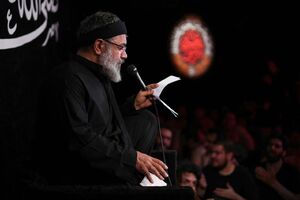 فیلم/ مداحی حاج محمود کریمی برای فرماندهان شهید و ماکان نصیری