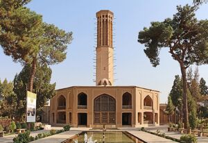 قابی از بلندترین بادگیر خشتی جهان